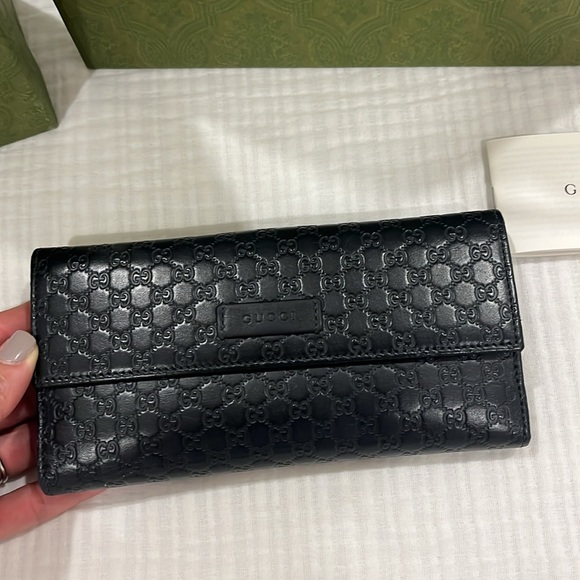 Authentic Like New Black Gucci Embossed Black Leather Wallet - Picture 3 of 8